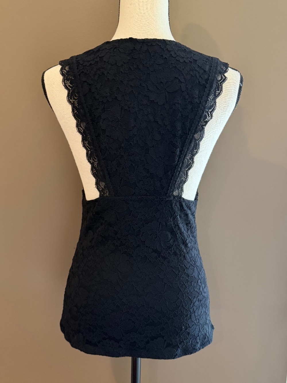Express Black Romantic Goth Boho Y2K Sleeveless Lace Fitted Top, Size Medium - Picture 2 of 11